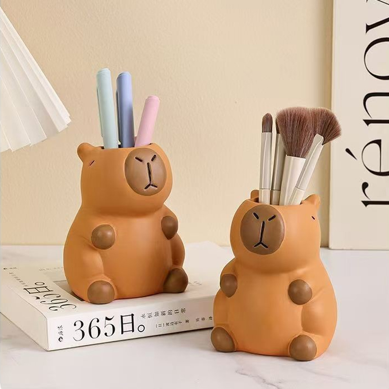 Office Furniture Online - Portapenne a Forma di Capibara Cartoonesco,